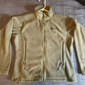 Patagonia Women’s Olive Green Utility Jacket for Outdoor Versatility Medium